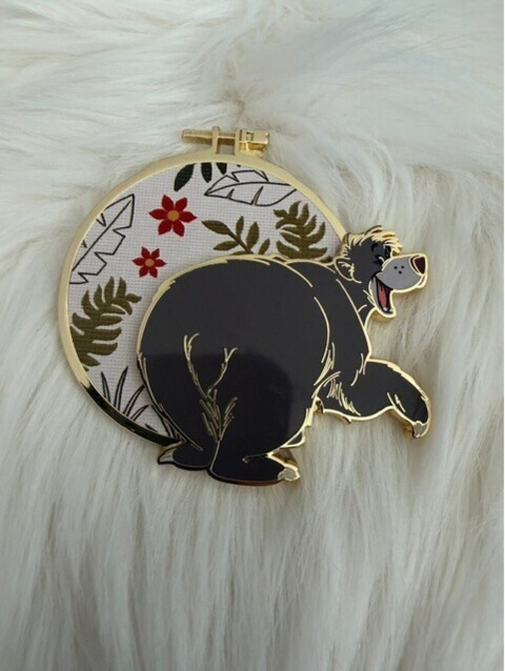 DISNEY JUNGLE BOOK BALOO CROSS STITCH PIN LE 500 PALM